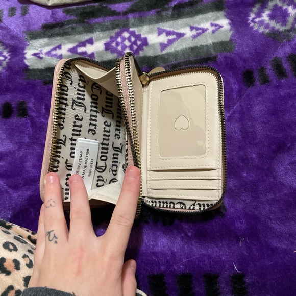 Juicy Couture Blush Pink Wallet with Heart Charm - Picture 3 of 4